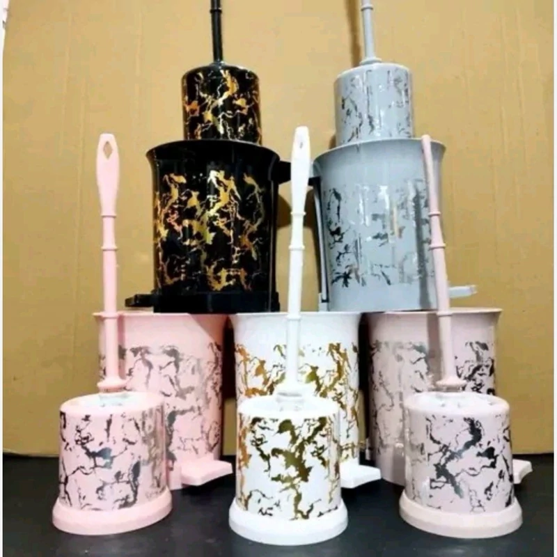 سطل و فرچه توالت